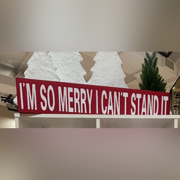 Wooden red Merry sign - Picture 1 of 2